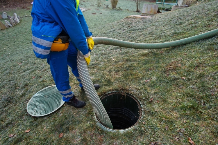 empresa que limpa fossa bairro Itaipú niterói