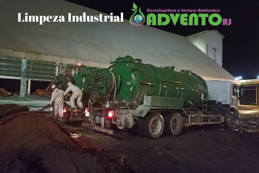 Limpeza industrial no RJ com Caminhão Vacall e Sewerjet da Advento RJ. Remoção de resíduos e hidrojateamento eficiente.